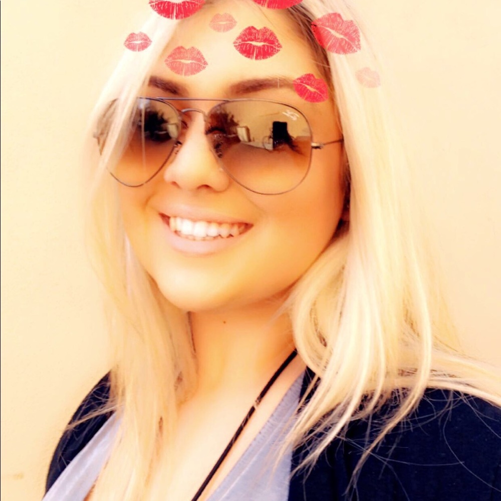 Meet your Posher, Ani